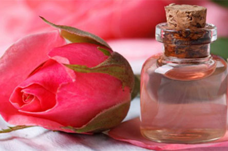 از گلاب و گلیسیرین برای زیبایی تان استفاده کنید!